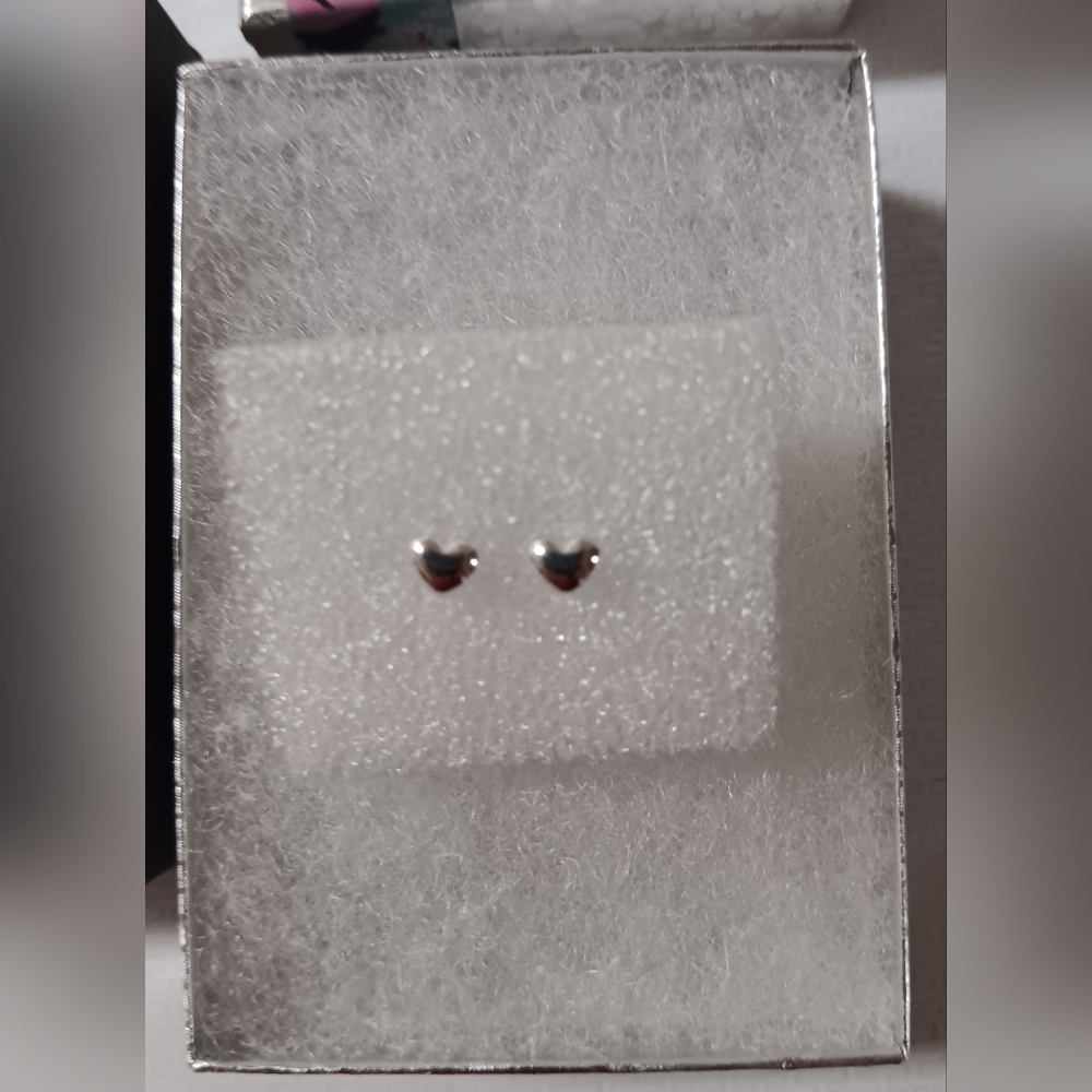 925 Sterling Silver Heart Stud Earrings